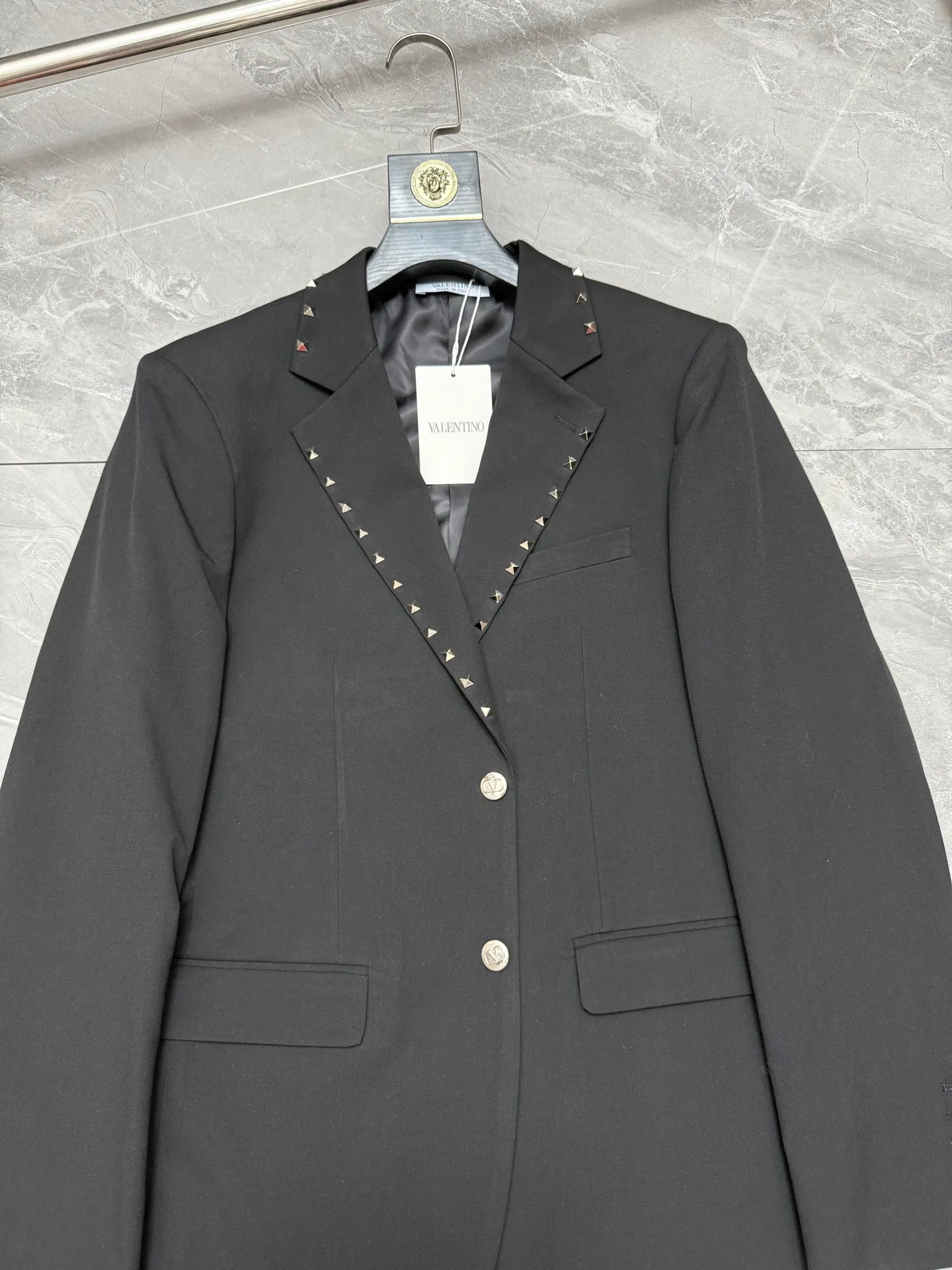 Valentin*/Valentino Heavy Industry Pyramid Rivet Suit Suit Sizes: 48.50.52.54.56.58 Color: Black Light Gray